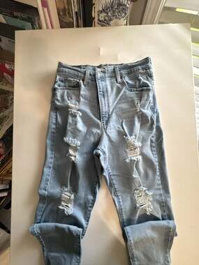 Levi's High Waisted Mom Jeans Light Wash Distressed